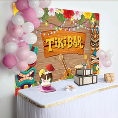 Lofaris Toile de fond pour fête tiki avec masques et fleurs, lumières colorées, décor en bois pour soirée hawaïenne et ambiance tropicale