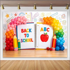 Lofaris Toile de fond pour la rentrée scolaire avec cahier ouvert et lettres ABC, décor de fête coloré avec ballons et crayons