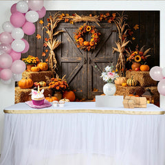 Lofaris Toile de fond d'automne rustique avec citrouilles et porte de grange en bois, magnifique arrière-plan pour photographie de récolte