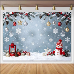 Lofaris Toile de fond de Noël enneigée avec bonhomme de neige, branches de pin et baies rouges, décor hivernal féerique pour studio photo