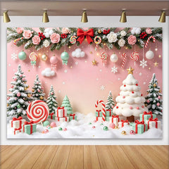 Lofaris Toile de fond de Noël rose pastel avec sapins enneigés, cadeaux et bonbons, féerique pour studio photo et célébrations hivernales