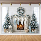 Lofaris Toile de fond de Noël côtière avec cheminée et sapins enneigés, magnifique décor hivernal bleu et blanc pour studio photo