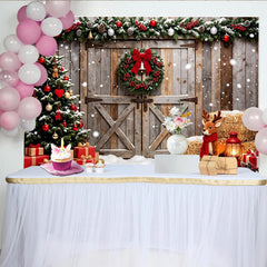 Lofaris Toile de fond de Noël rustique avec porte de grange enneigée et sapin, décor festif avec renne et cadeaux pour studio photo