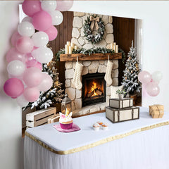 Lofaris Toile de fond de Noël cheminée rustique avec sapins enneigés et chaussettes, magnifique chaleureux pour ambiance de fête hivernale