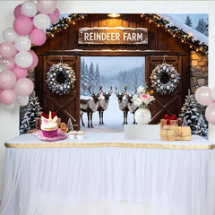 Lofaris Toile de fond de Noël ferme de rennes enneigée, décor d'hiver avec cadeaux et bonhommes en pain d'épices pour studio photo