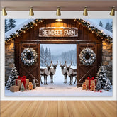 Lofaris Toile de fond de Noël ferme de rennes enneigée, décor d'hiver avec cadeaux et bonhommes en pain d'épices pour studio photo