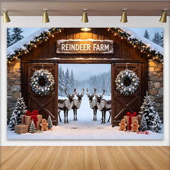 Lofaris Toile de fond de Noël ferme de rennes enneigée, décor d'hiver avec cadeaux et bonhommes en pain d'épices pour studio photo