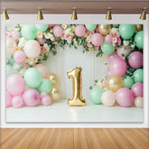 Lofaris: Toile de fond 1er anniversaire avec ballons pastel rose vert menthe et fleurs, élégant décor de fête pour séance photo
