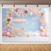 Lofaris Toile de fond anniversaire douceurs pastel avec ballons et donuts, arrière-plan de rêve pour studio photo et décoration de fête