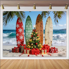 Lofaris Toile de fond de Noël plage tropicale avec planches de surf et sapin, festif avec cadeaux et flocons de neige pour studio photo