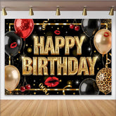 Lofaris. Toile de fond joyeux anniversaire noir et or avec ballons et lèvres rouges, élégant décor de fête avec paillettes dorées