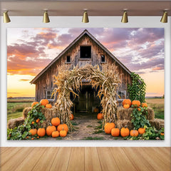 Lofaris Toile de fond d'automne rustique avec grange et citrouilles, magnifique arrière-plan de récolte pour studio photo et célébrations