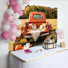 Decouvrez Toile de fond automne avec citrouilles et camion orange, magnifique arriere-plan rustique pour studio photo