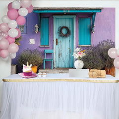 Lofaris Toile de fond façade méditerranéenne violette et turquoise, décor rustique avec lavande pour et événements.