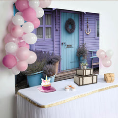 Lofaris Toile de fond cabane en bois lavande et porte bleue, décor rustique avec ancre et plantes de lavande en pot