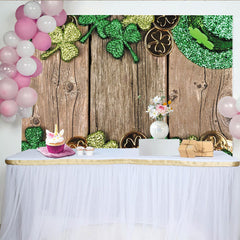 Lofaris Toile de fond Saint-Patrick en bois avec trèfles et pièces d'or, arrière-plan festif pour célébration et photographie