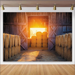 Lofaris Toile de fond de photographie de grange rustique avec bottes de foin et lumière dorée, arrière-plan en bois pour studio photo
