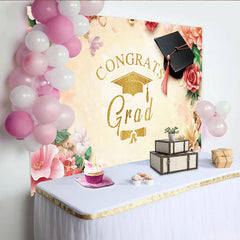 Lofaris Toile de fond félicitations diplômé dorée avec chapeau et fleurs roses, élégant arrière-plan floral pour célébration de fin d'études