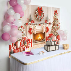 Lofaris Toile de fond de Noël avec sapins enneigés et cheminée décorée, décor festif avec cadeaux pour photographie de famille