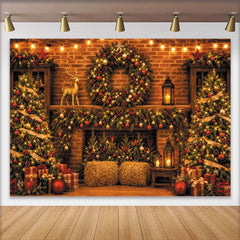 Lofaris Toile de fond de Noël cheminée en briques, sapins illuminés, décor festif avec couronne et cadeaux pour ambiance chaleureuse
