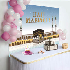 Lofaris Toile de fond pour le Hajj avec Kaaba et minarets sous un ciel étoilé, arrière-plan de pèlerinage islamique pour célébration religieuse