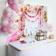 Lofaris Fond Anniversaire Rose et Or Signe ONE et Guirlande de Pompons