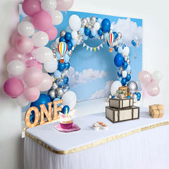 Lofaris Fond Cake Smash Montgolfière Ciel Bleu Signe ONE Marqué et Nuages