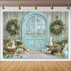Lofaris Toile de fond de Pâques printanière avec lapins, œufs et fleurs, porte bleue et couronnes florales, pour célébrations douces.