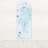 Toile de fond pour arche ton ciel doux nuages rêveurs étoiles bleues pour thème nuit