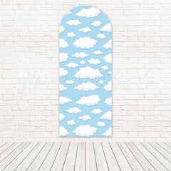 Toile de fond pour arche ton calme doux ciel bleu nuages blancs pour ambiance apaisante