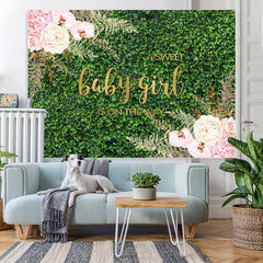 Une fille douce est sur le chemin Floral douche de bébé toile de fond