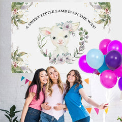 Un doux petit agneau est sur le chemin douche de bébé toile de fond