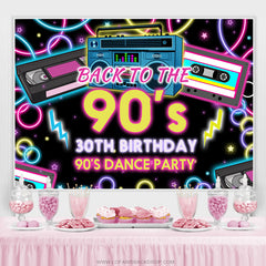 Retour à la toile de fond de la soirée dansante des années 90 pour le 30e anniversaire des années 90