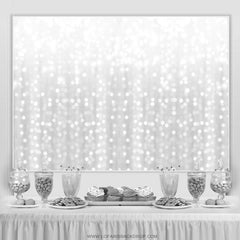 Toile de fond floue et argentée à pois pour les fêtes