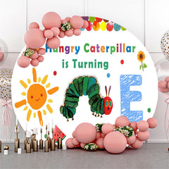 Caterpillar tourne une toile de fond ronde d'anniversaire