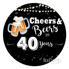 Acclamations et bières à la toile de fond d'anniversaire de 40 ans