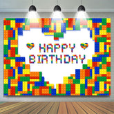 Toile de fond colorée de joyeux anniversaire de coeur de brique de Lego
