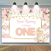 Toile de fond 1er anniversaire floral et lapin rose pour fille