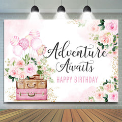L'aventure du ballon de fleurs attend la toile de fond d'anniversaire