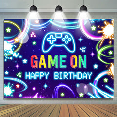 Jeu sur l'éclairage de fond coloré joyeux anniversaire