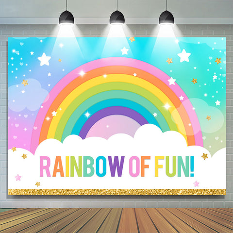 Arc-en-ciel scintillant de plaisir avec toile de fond d'anniversaire d'étoiles Arc-en-ciel scintillant de plaisir avec toile de fond d'anniversaire d'étoiles