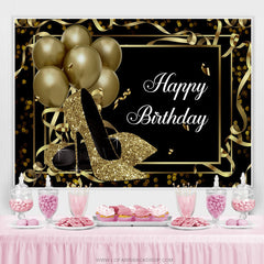 Ballons dorés et talons scintillants Toile de fond joyeux anniversaire
