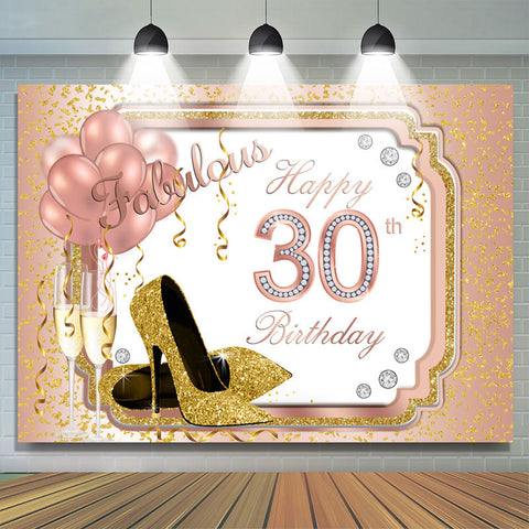 Talons scintillants dorés et toile de fond du 30e anniversaire du ballon rose Talons scintillants dorés et toile de fond du 30e anniversaire du ballon rose