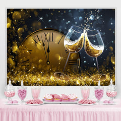 Verres à vin dorés et horloge Bokeh anniversaire toile de fond