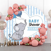 C'est un fond rond de douche de bébé d'éléphant de bande bleue de garçon
