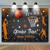 C'est une toile de fond de joyeux anniversaire de basket-ball de temps de jeu