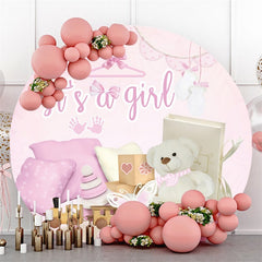 C'est une toile de fond de cercle de fête de naissance rose pour fille
