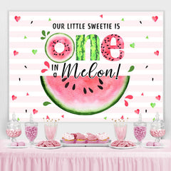 Notre petite chérie est une dans une toile de fond d'anniversaire de melon