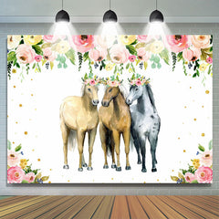 Fleurs roses et jaunes et toile de fond de f¨ºte ¨¤ trois chevaux