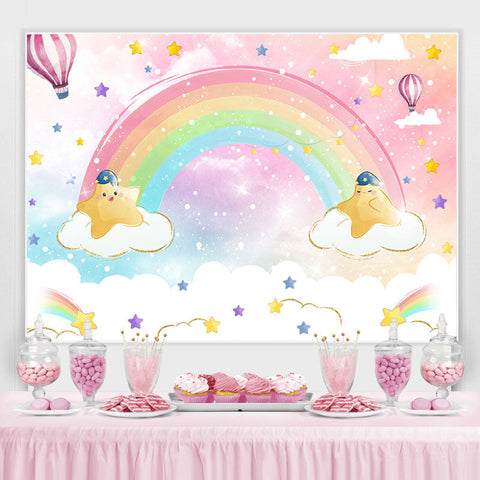 Ciel rose avec toile de fond d'anniversaire arc-en-ciel et nuages Ciel rose avec toile de fond d'anniversaire arc-en-ciel et nuages